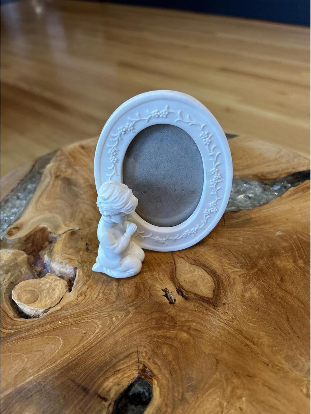Millenium Kneeling Boy Photo Frame 3x2 photo